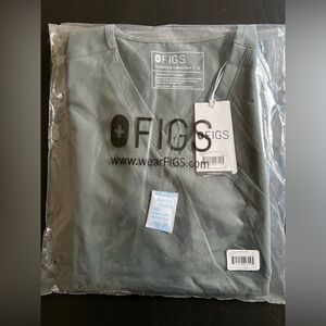 NWT Figs Bonsai Scrub Top